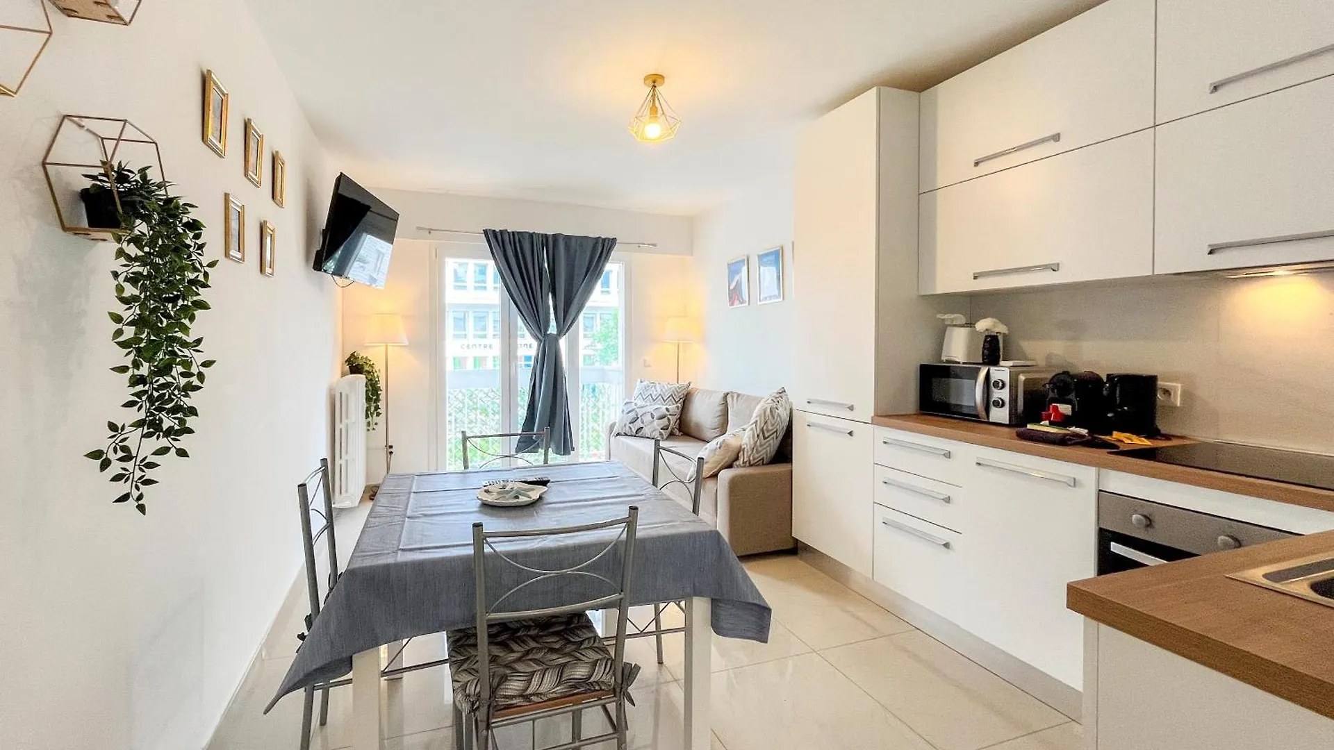 Californie 8 Pers Parking Ac Wifi Apartment Nice 0*,  France