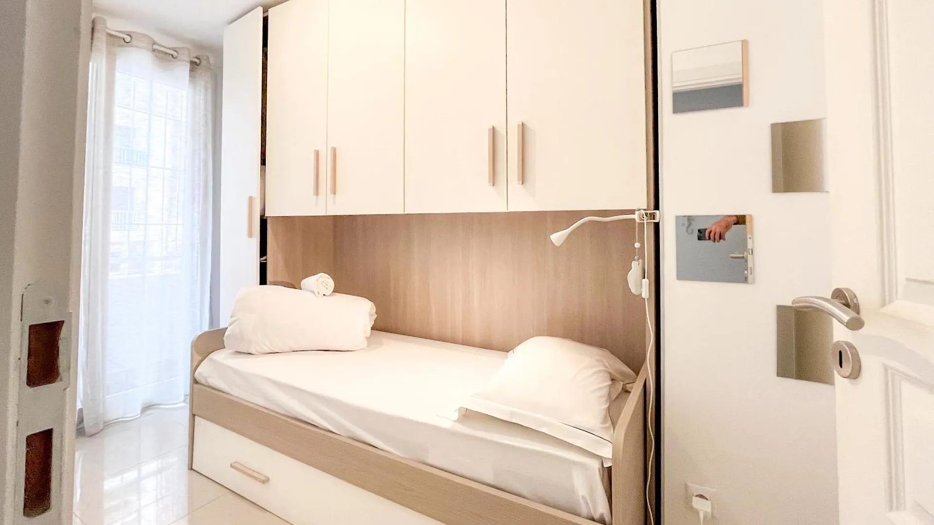 Californie 8 Pers Parking Ac Wifi Apartment Nice 0*,  France
